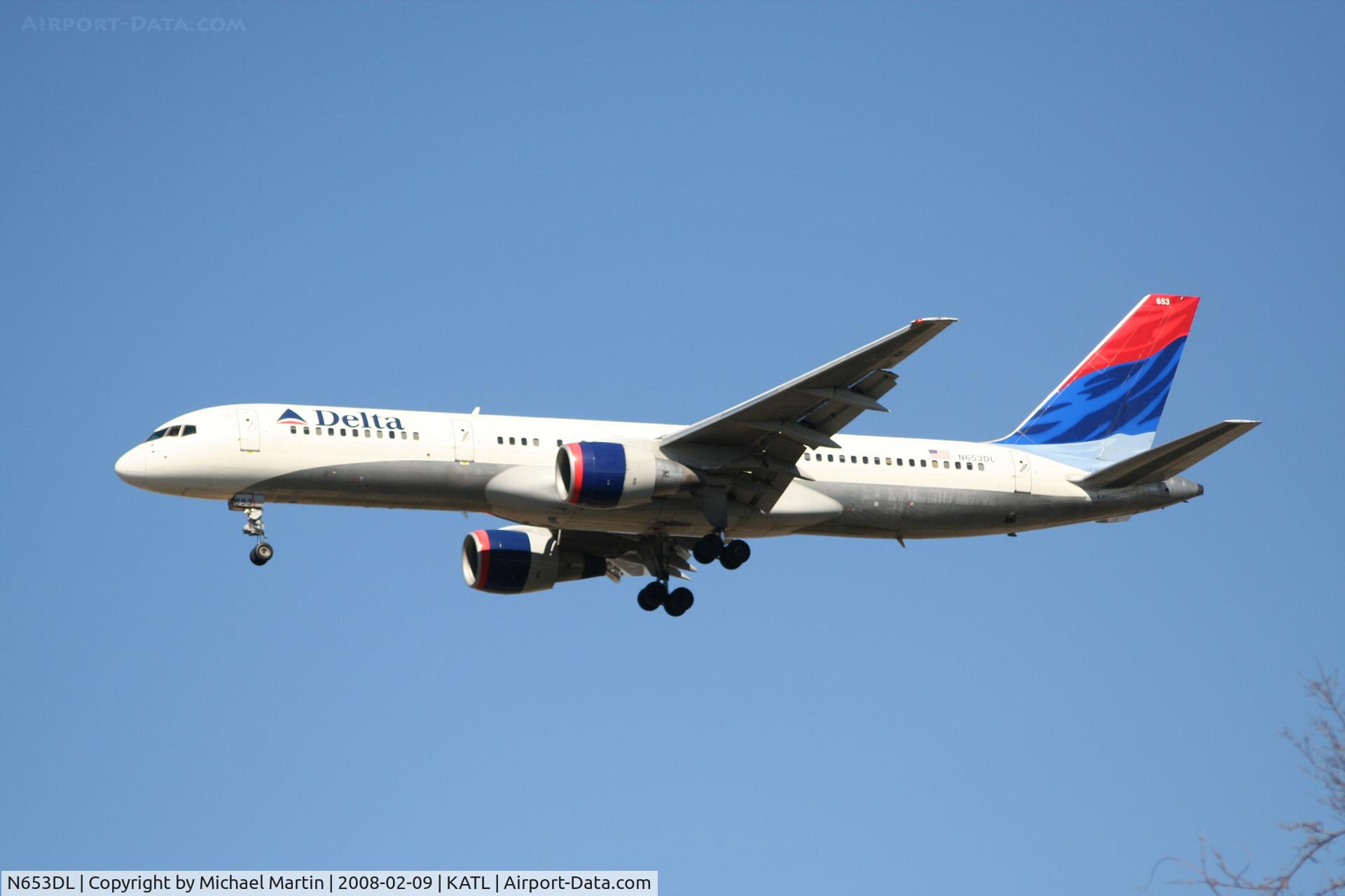 N653DL, 1990 Boeing 757-232 C/N 24393, On final for Runway 26R