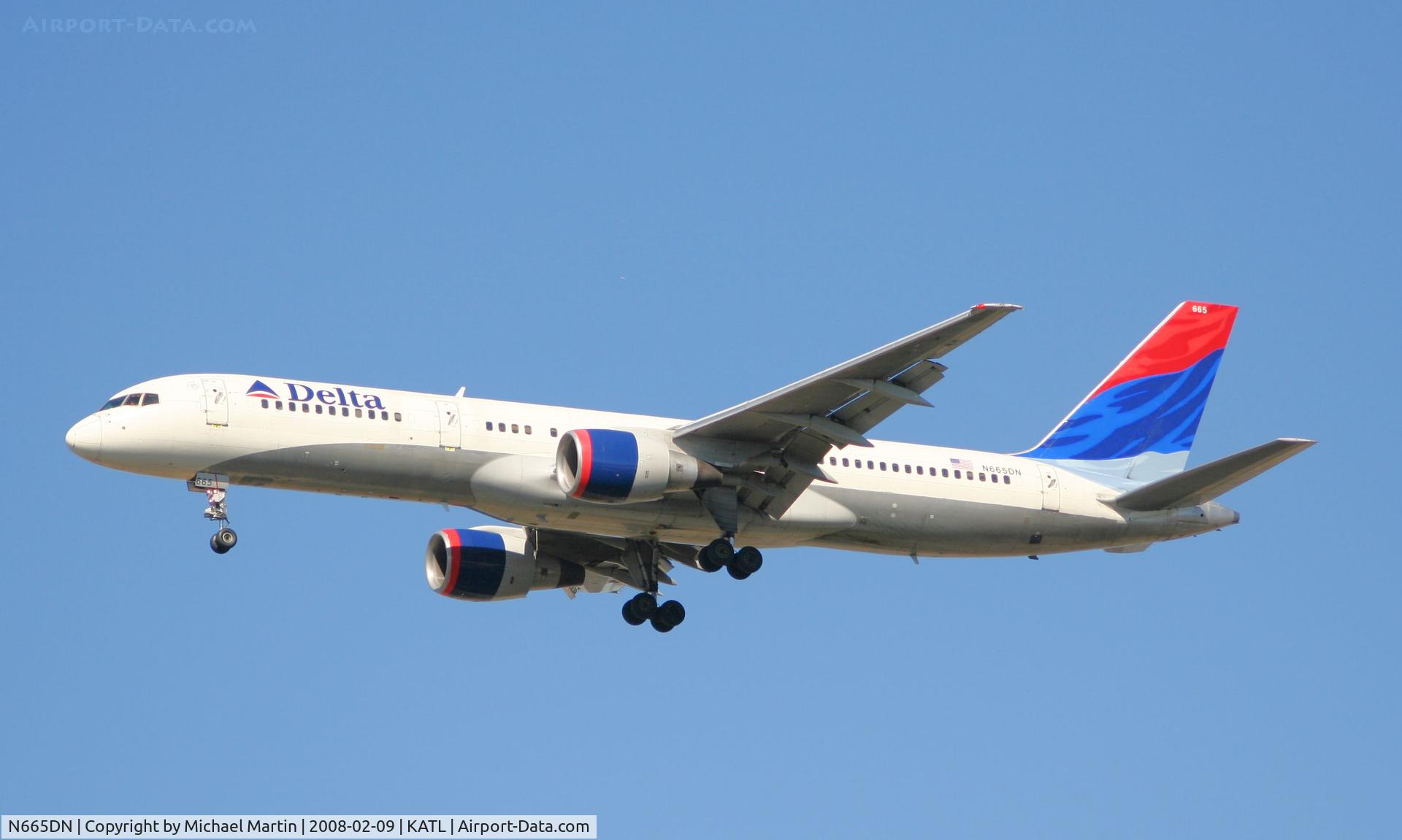 N665DN, 1991 Boeing 757-232 C/N 25013, On final for Runway 26R