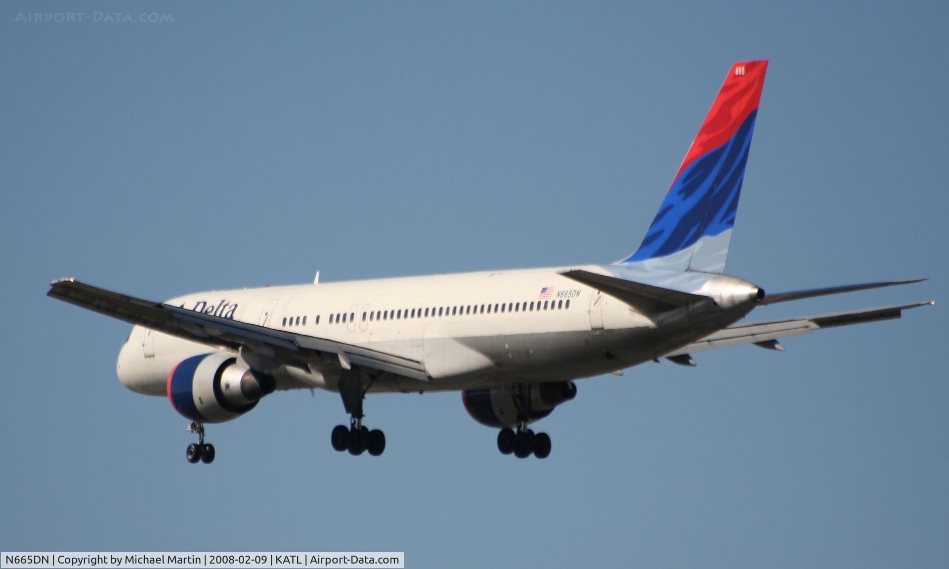 N665DN, 1991 Boeing 757-232 C/N 25013, Short Final for 26R
