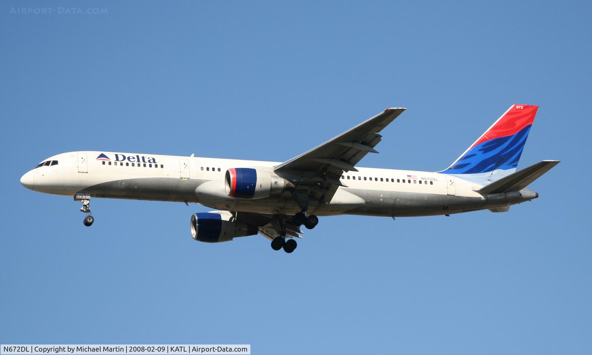 N672DL, 1992 Boeing 757-232 C/N 25977, On final for Runway 26R