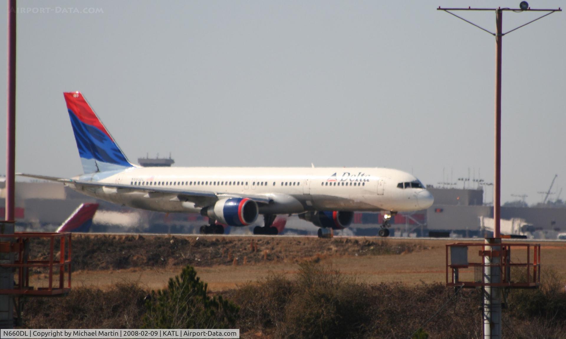 N660DL, 1990 Boeing 757-232 C/N 24422, Number one for Runway 26L