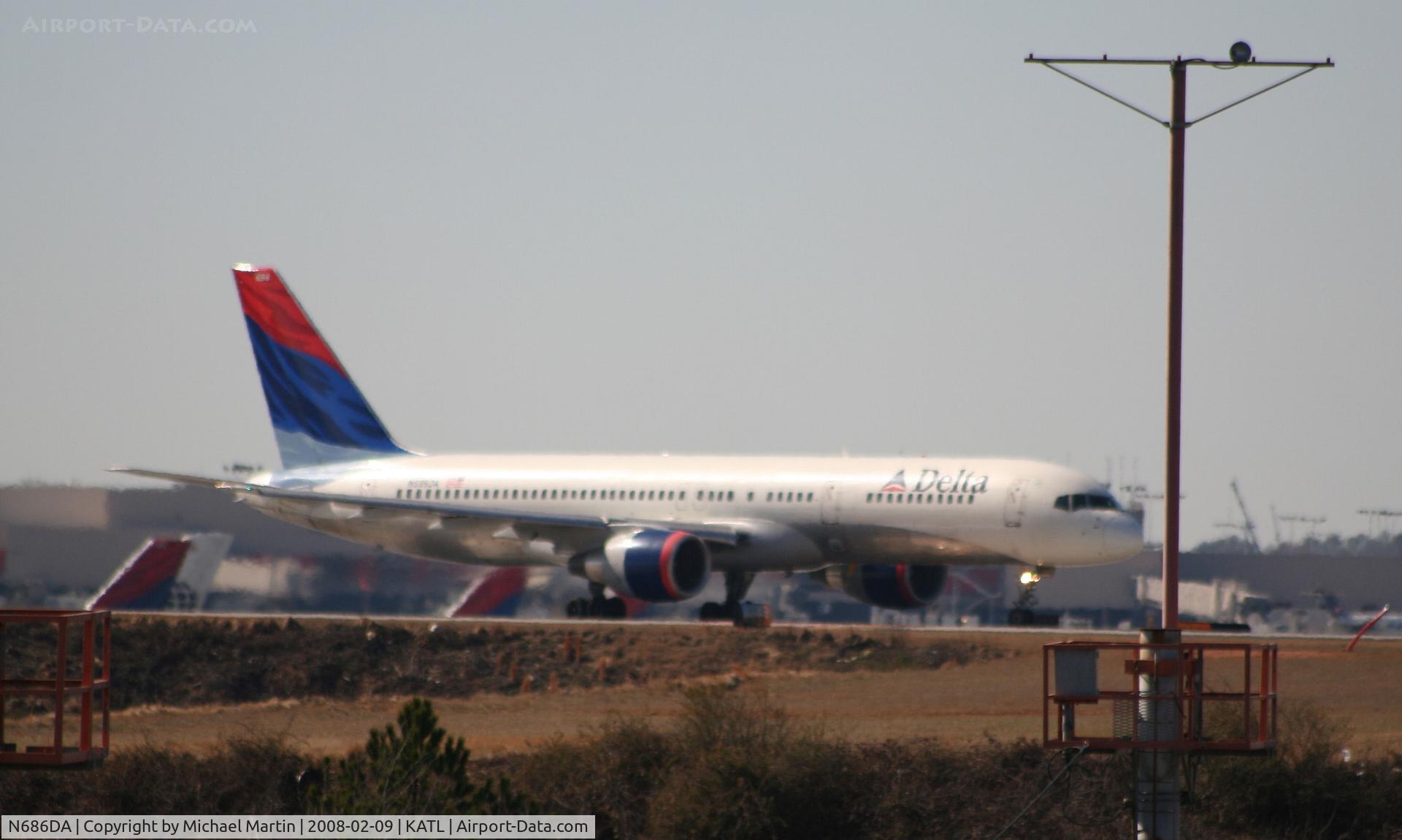 N686DA, 1995 Boeing 757-232 C/N 27589, Number one for Runway 26L