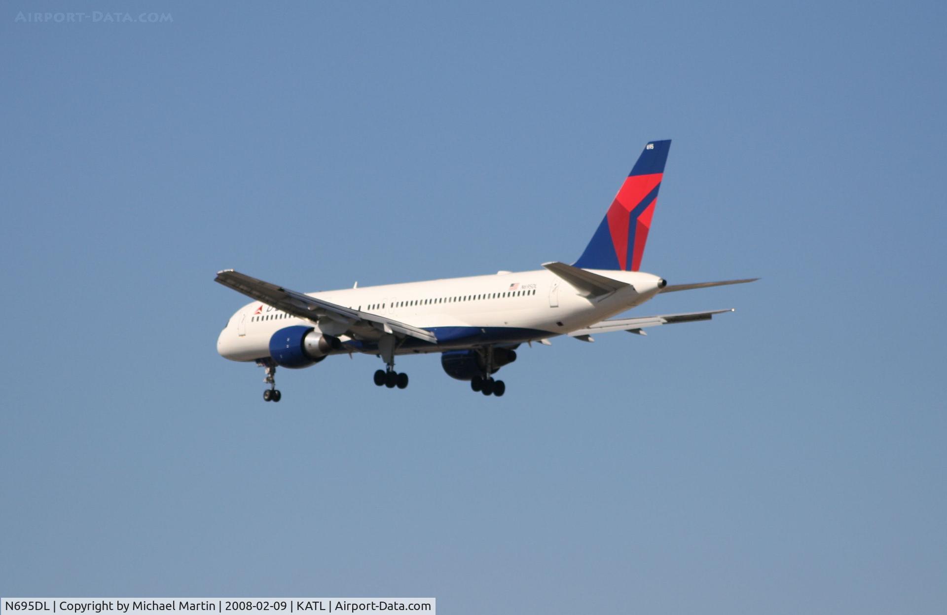 N695DL, 1998 Boeing 757-232 C/N 29727, Short Final for 26R