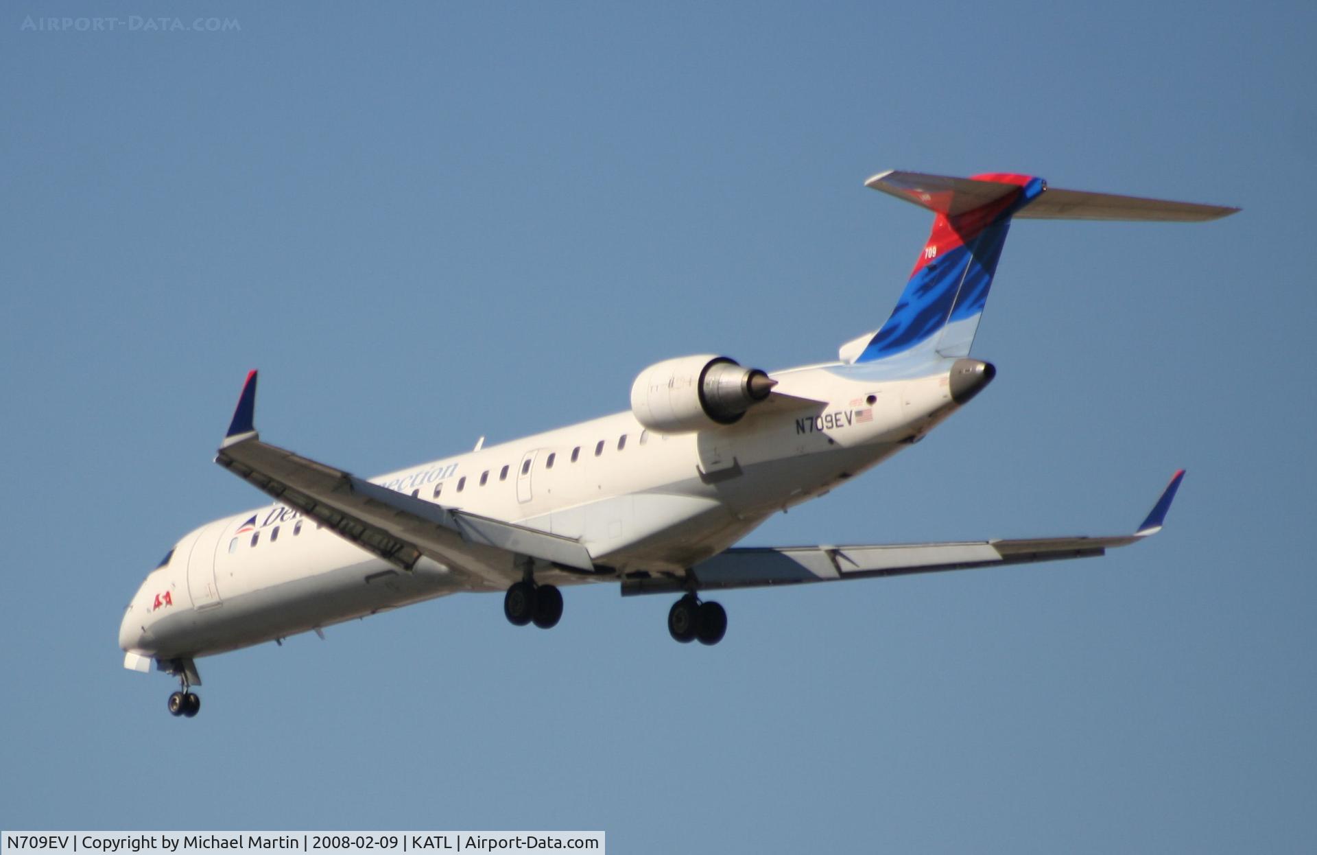N709EV, 2002 Bombardier CRJ-701 (CL-600-2C10) Regional Jet C/N 10068, Short Final for 26R