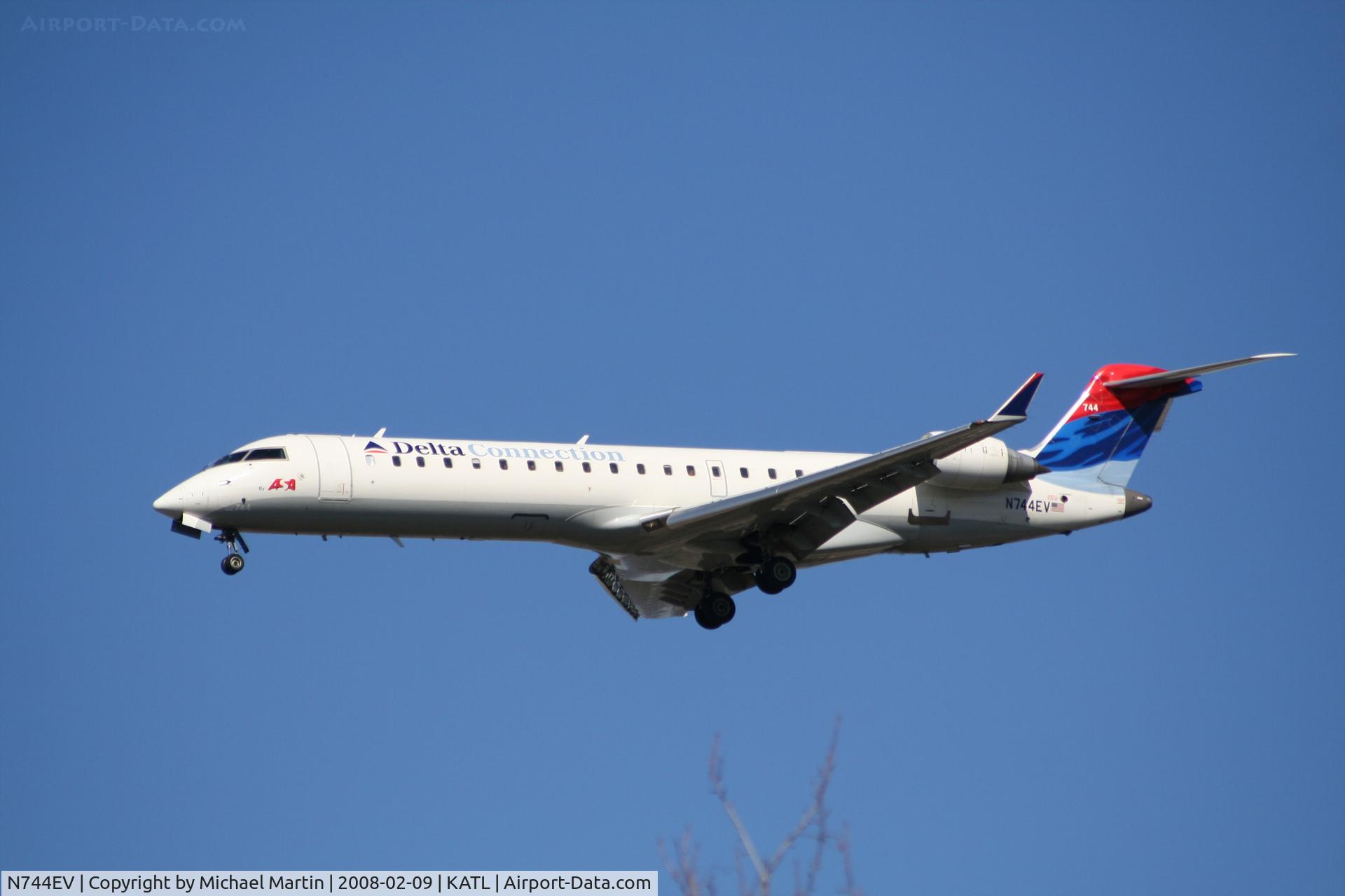 N744EV, 2004 Canadair CRJ-700 (CL-600-2C10) Regional Jet C/N 10157, On final for Runway 26R