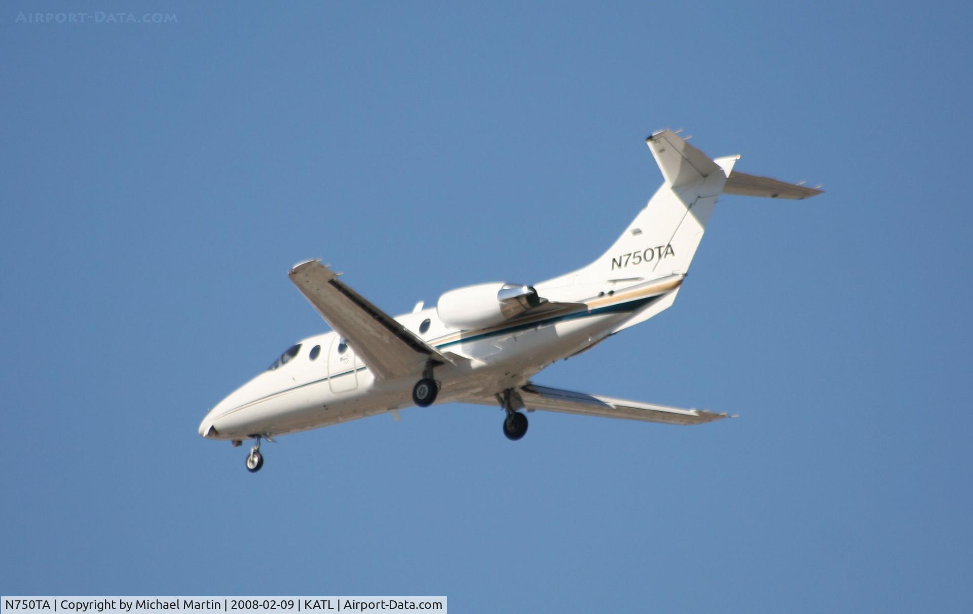 N750TA, 1999 Raytheon Aircraft Company 400A C/N RK-226, Short Final for 26R