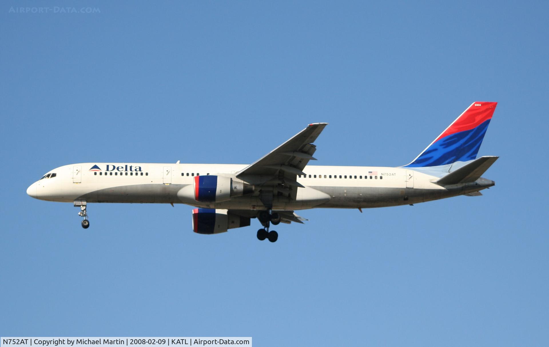 N752AT, 1984 Boeing 757-212 C/N 23128, On final for Runway 26R
