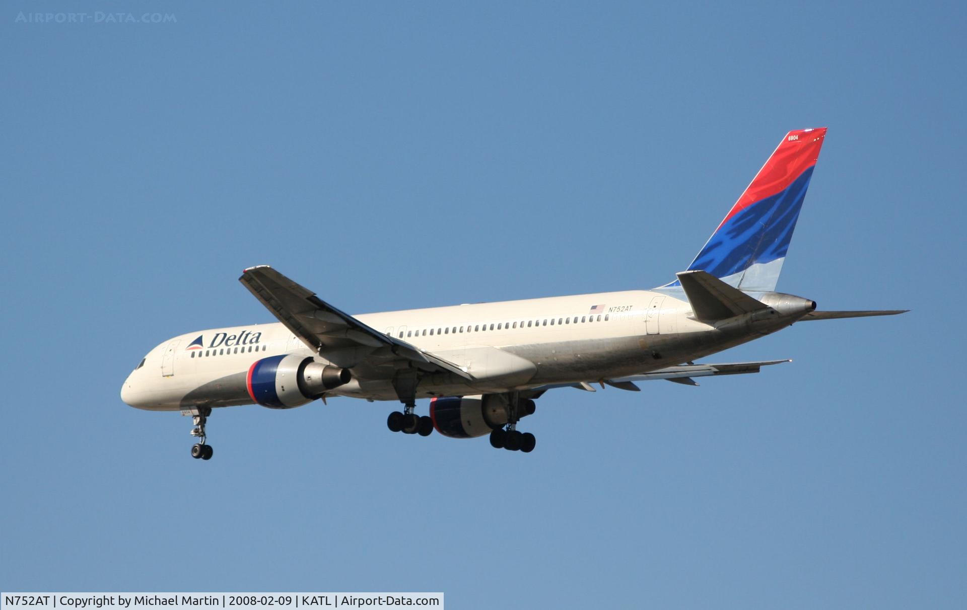 N752AT, 1984 Boeing 757-212 C/N 23128, Short Final for 26R