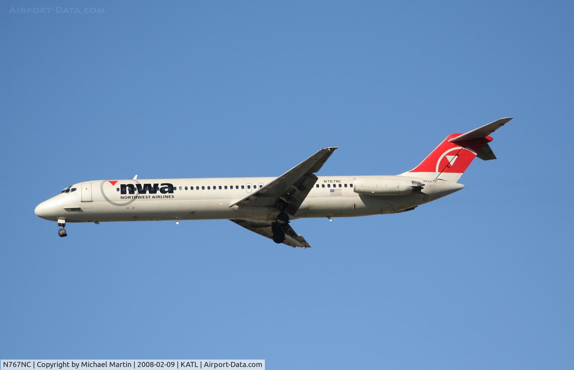 N767NC, 1977 McDonnell Douglas DC-9-51 C/N 47724, On final for Runway 26R