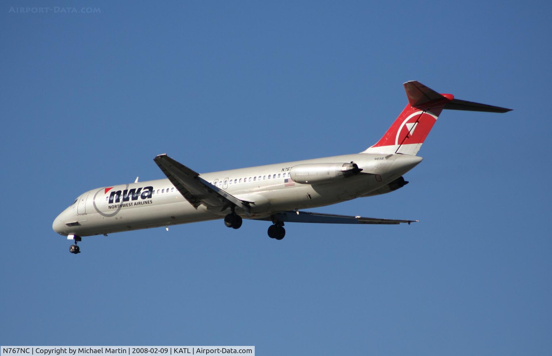 N767NC, 1977 McDonnell Douglas DC-9-51 C/N 47724, Short Final for 26R