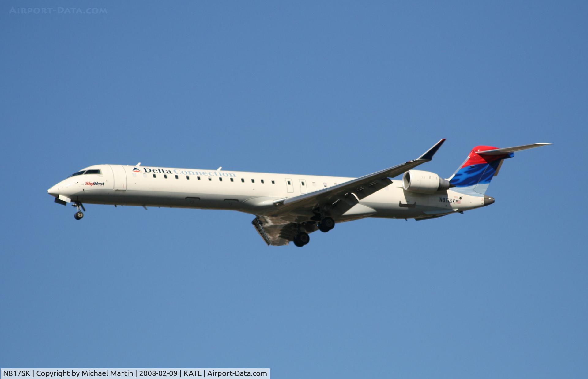 N817SK, 2006 Bombardier CRJ-900ER (CL-600-2D24) C/N 15107, On final for Runway 26R