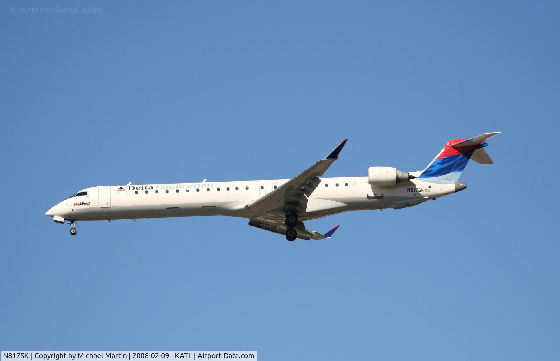 N817SK, 2006 Bombardier CRJ-900ER (CL-600-2D24) C/N 15107, On final for Runway 26R