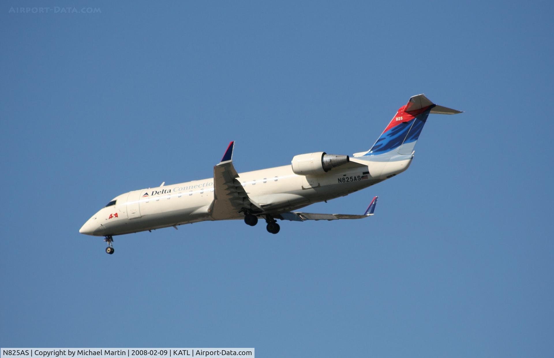 N825AS, 1997 Canadair CRJ-200ER (CL-600-2B19) C/N 7207, Short Final for 26R