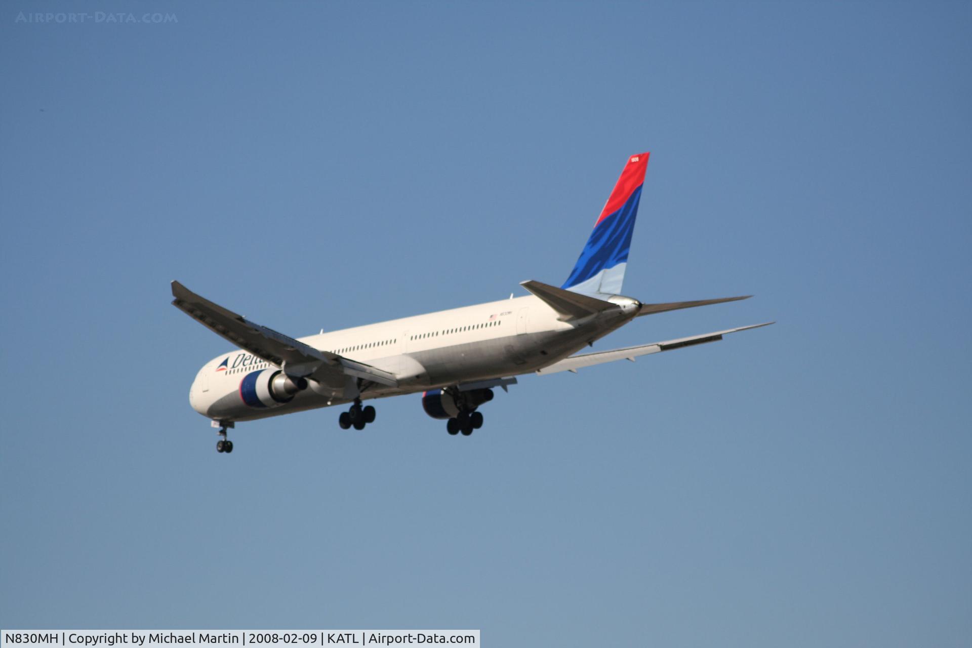 N830MH, 2000 Boeing 767-432/ER C/N 29701, Short Final for 26R