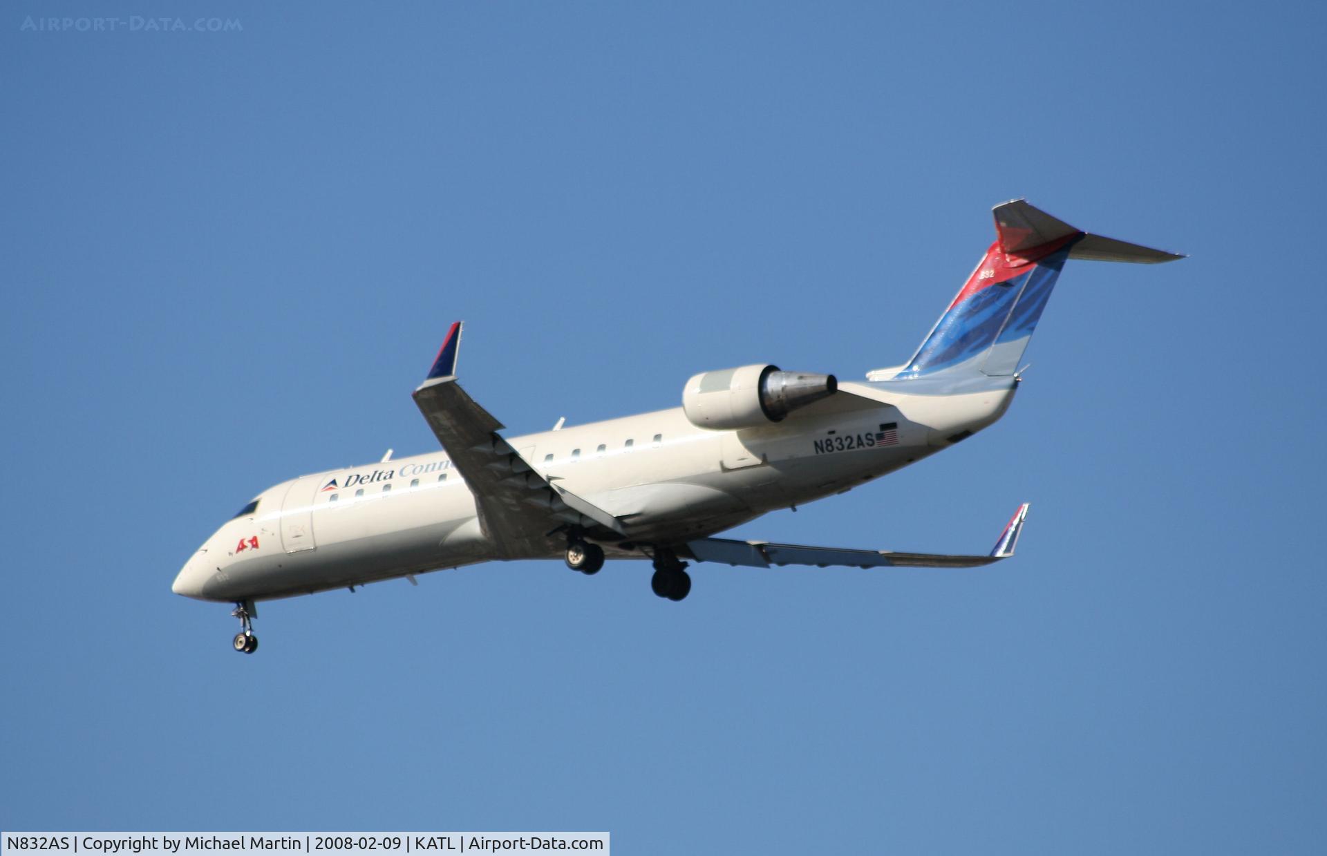 N832AS, 1998 Canadair CRJ-200ER (CL-600-2B19) C/N 7243, Short Final for 26R