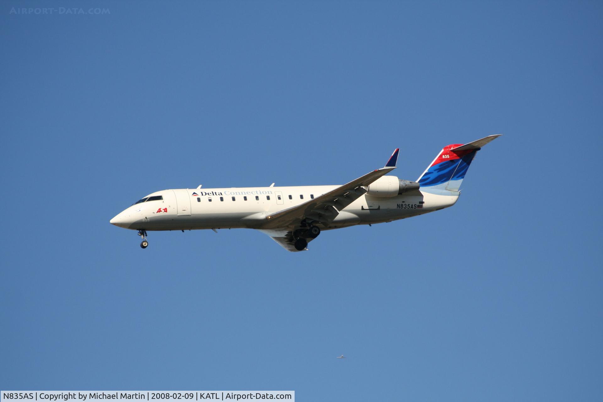 N835AS, 1998 Bombardier CRJ-200ER (CL-600-2B19) C/N 7258, On final for Runway 26R