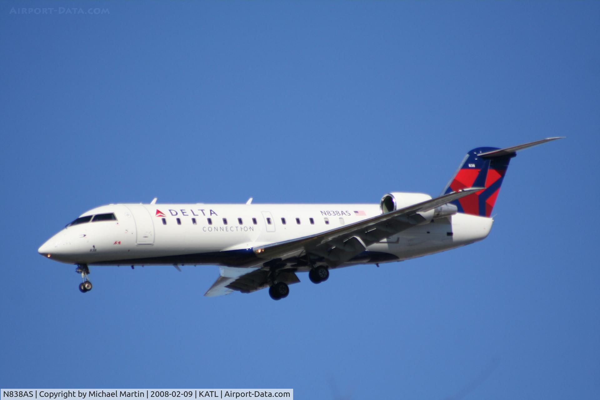 N838AS, 1998 Bombardier CRJ-200ER (CL-600-2B19) C/N 7276, On final for Runway 26R