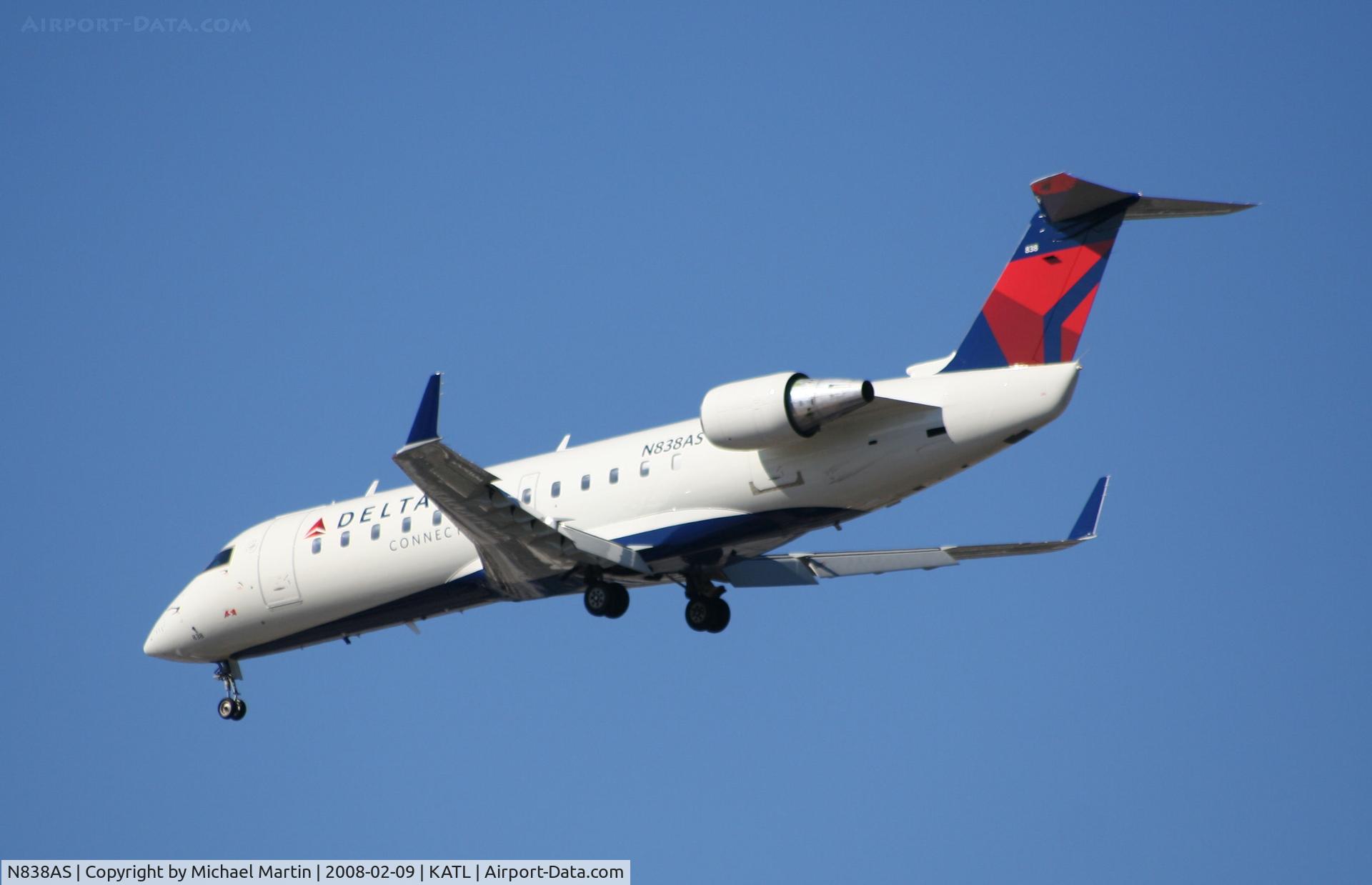N838AS, 1998 Bombardier CRJ-200ER (CL-600-2B19) C/N 7276, Short Final for 26R