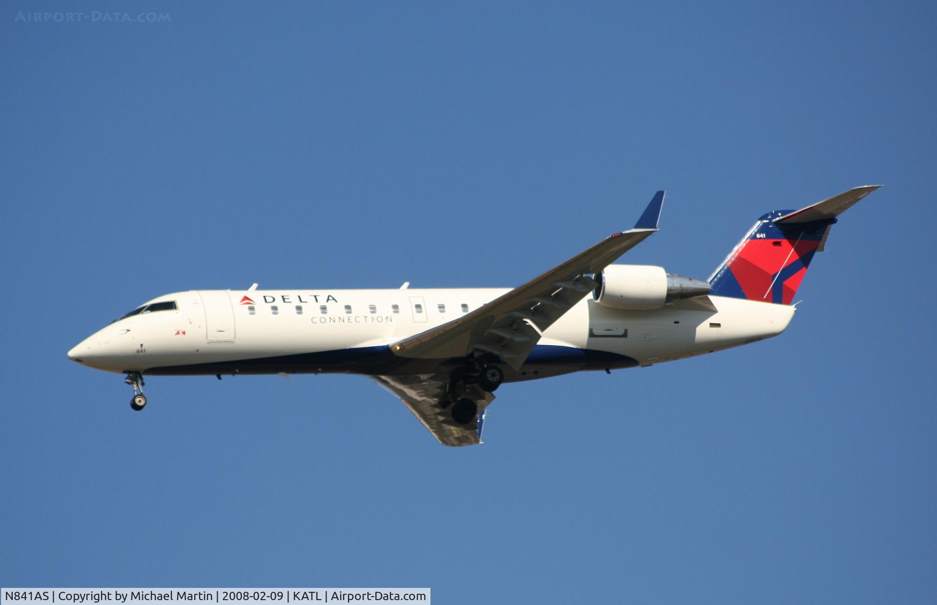 N841AS, 1999 Bombardier CRJ-200ER (CL-600-2B19) C/N 7300, On final for Runway 26R