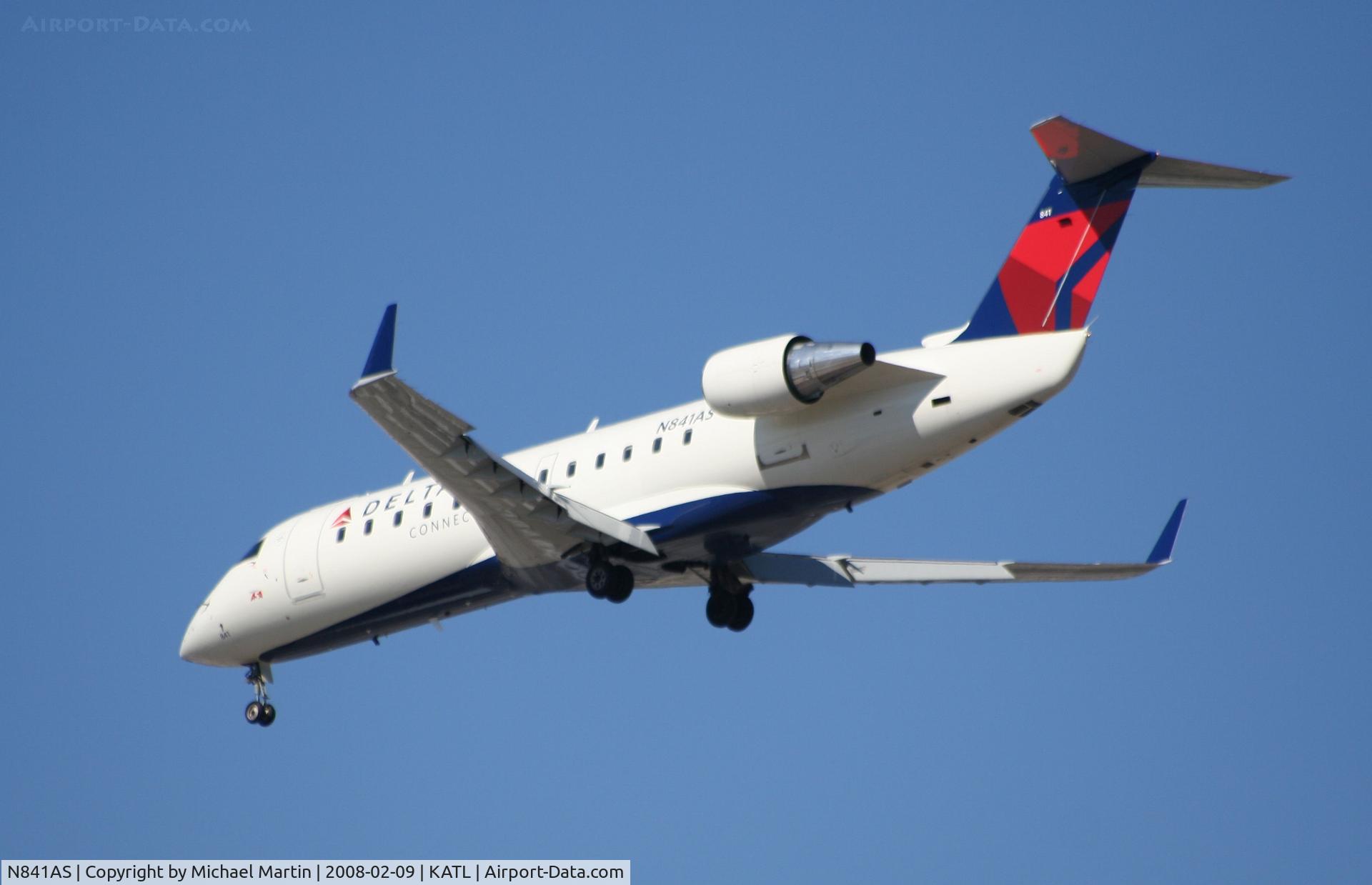 N841AS, 1999 Bombardier CRJ-200ER (CL-600-2B19) C/N 7300, Short Final for 26R