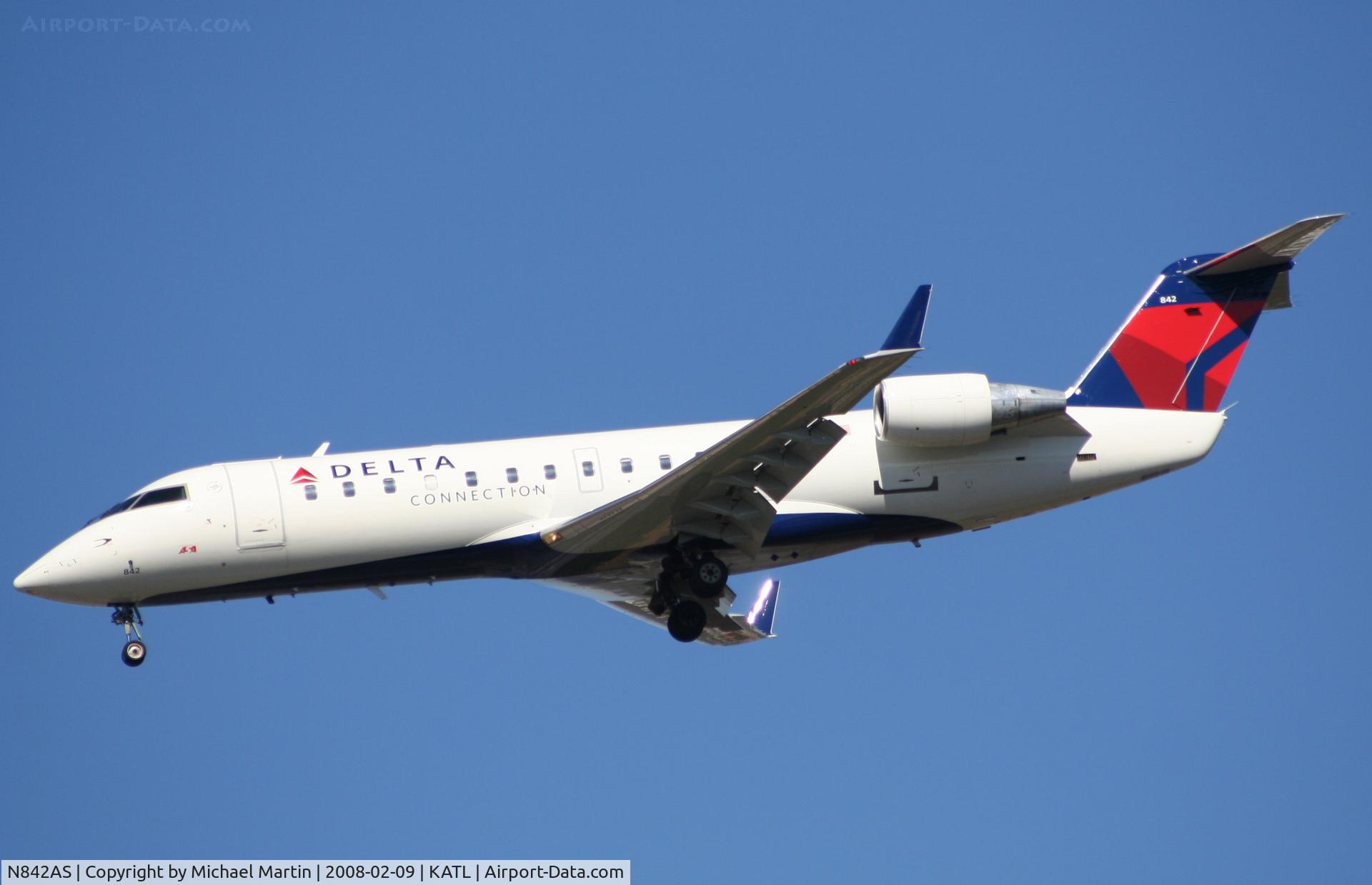 N842AS, 1999 Bombardier CRJ-200ER (CL-600-2B19) C/N 7304, On final for Runway 26R