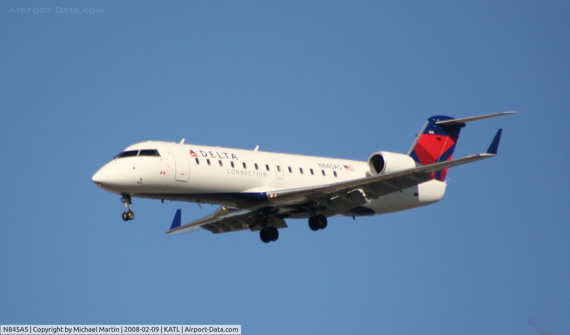 N845AS, 1999 Bombardier CRJ-200ER (CL-600-2B19) C/N 7324, On final for Runway 26R