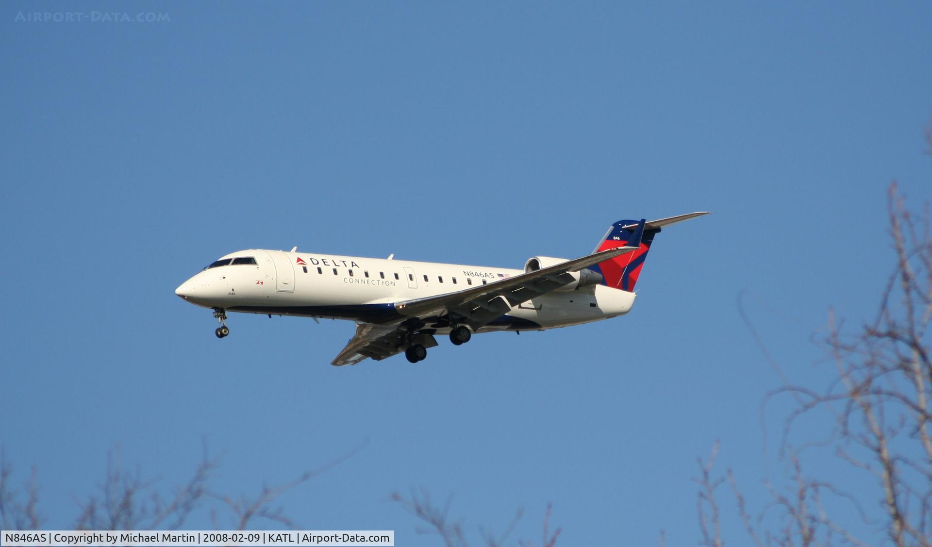 N846AS, 1999 Bombardier CRJ-200ER (CL-600-2B19) C/N 7328, On final for Runway 26R