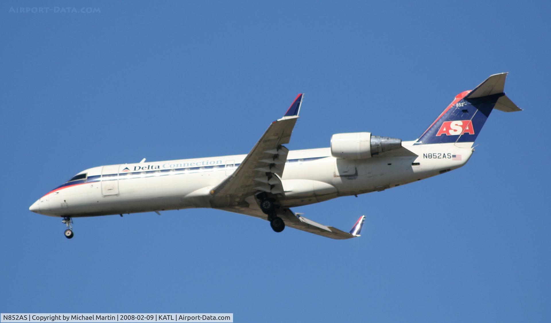 N852AS, 2000 Bombardier CRJ-200ER (CL-600-2B19) C/N 7369, On final for Runway 26R