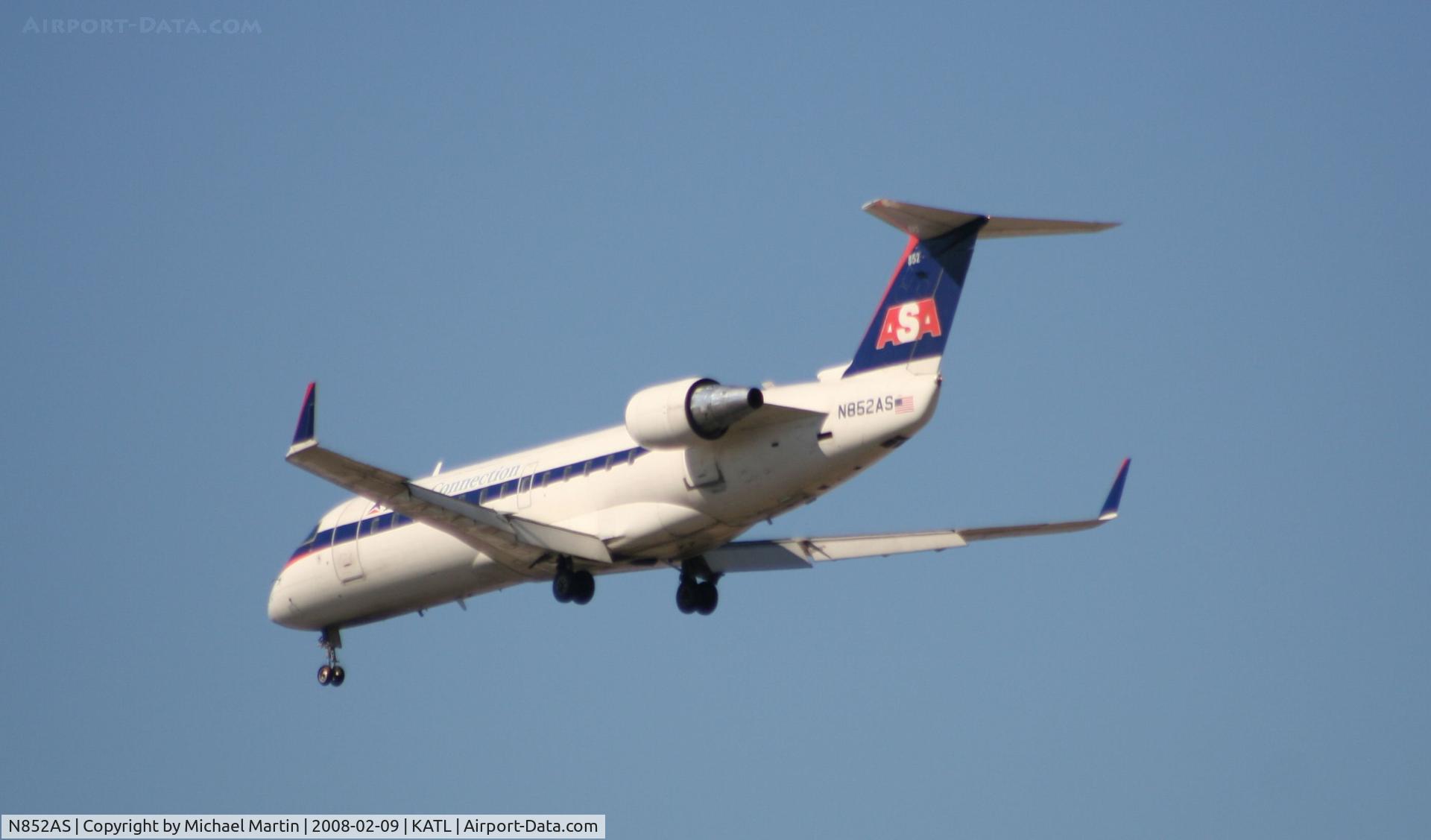 N852AS, 2000 Bombardier CRJ-200ER (CL-600-2B19) C/N 7369, Short Final for 26R