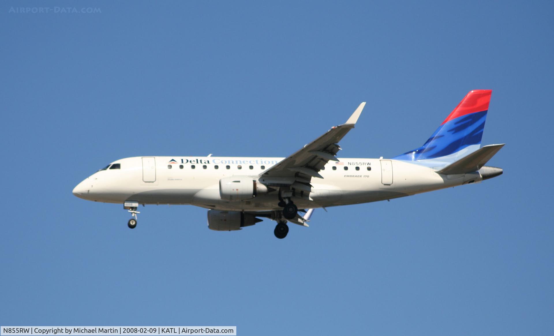 N855RW, 2005 Embraer 170SE (ERJ-170-100SE) C/N 17000077, On final for Runway 26R
