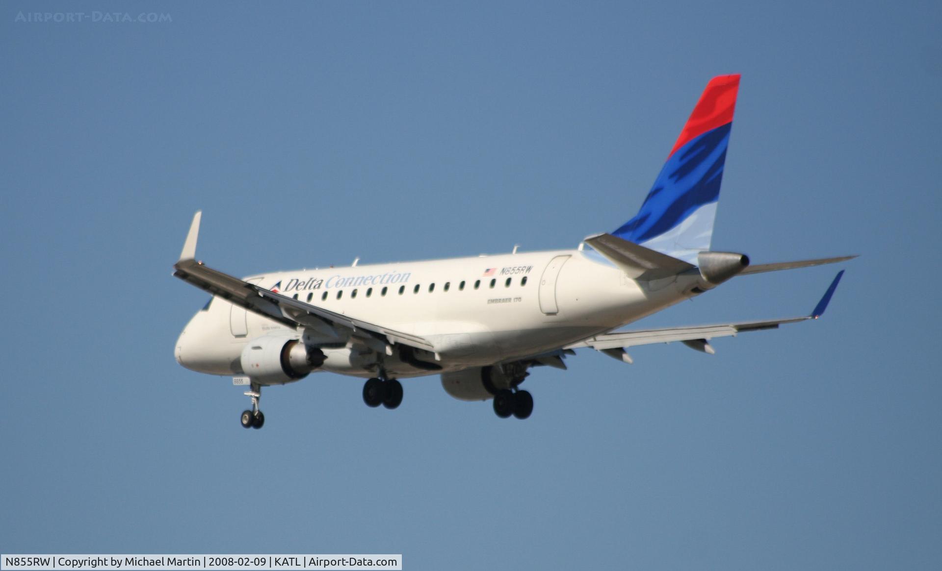N855RW, 2005 Embraer 170SE (ERJ-170-100SE) C/N 17000077, Short Final for 26R