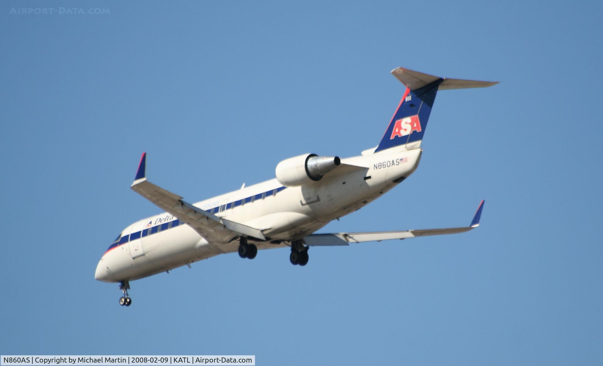 N860AS, 2000 Bombardier CRJ-200ER (CL-600-2B19) C/N 7433, Short Final for 26R