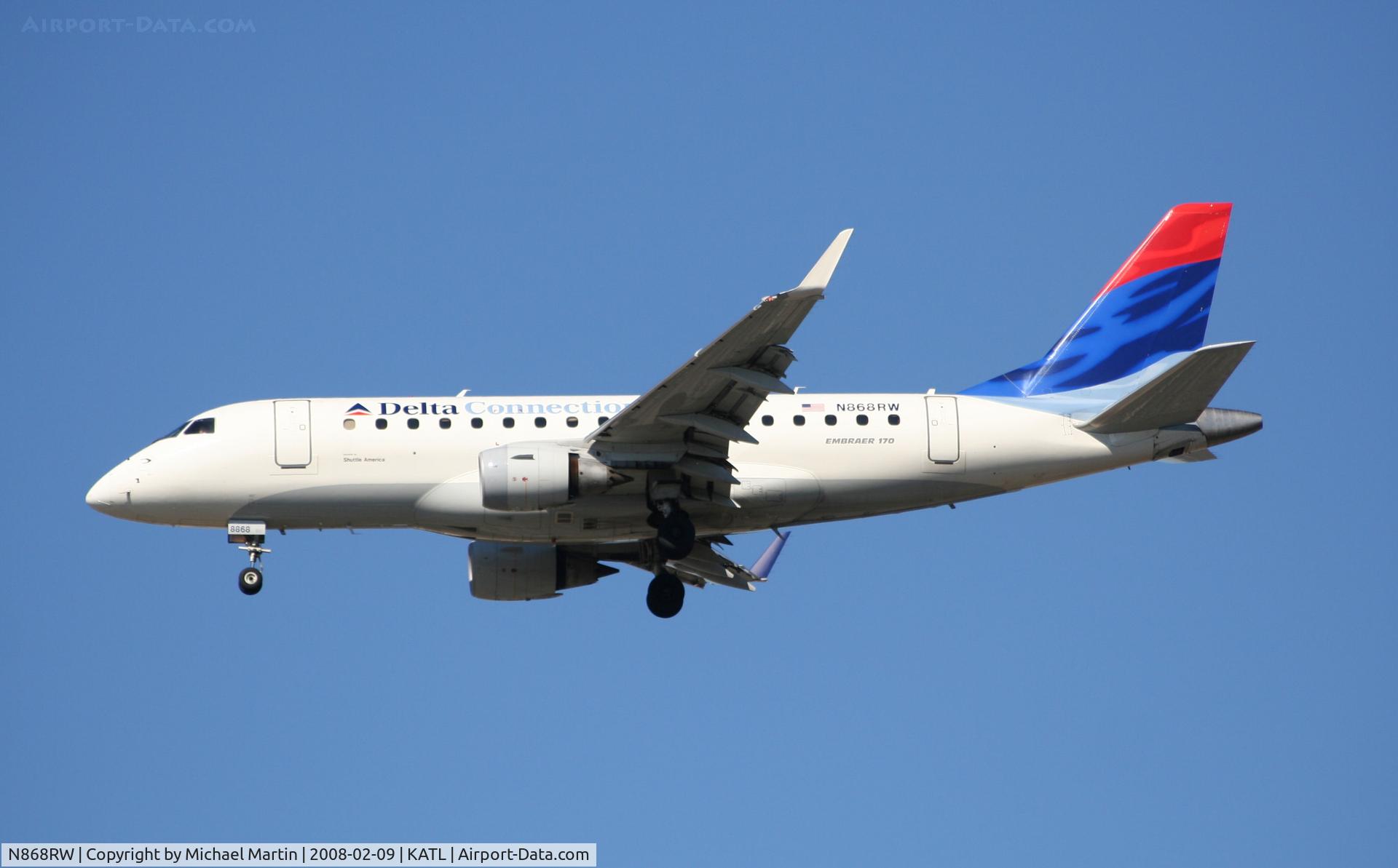 N868RW, 2006 Embraer 170SE (ERJ-170-100SE) C/N 17000131, On final for Runway 26R