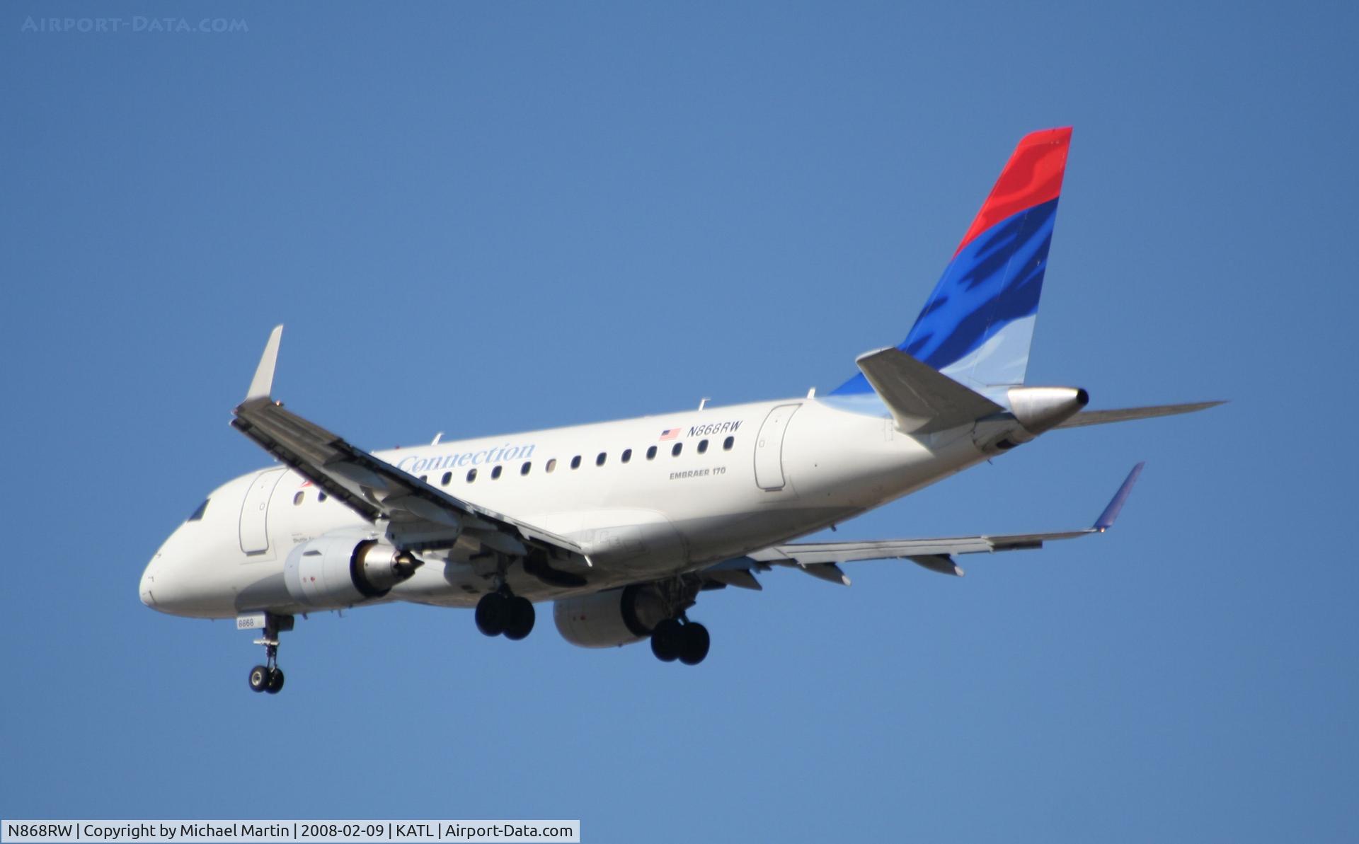 N868RW, 2006 Embraer 170SE (ERJ-170-100SE) C/N 17000131, Short Final for 26R