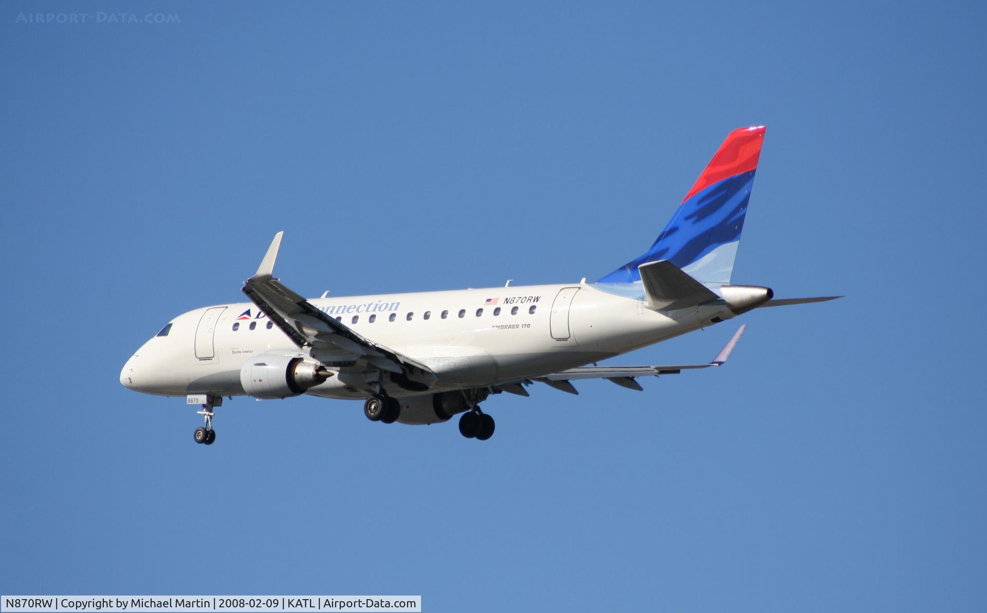 N870RW, 2006 Embraer 170SU (ERJ-170-100SU) C/N 17000138, Short Final for 26R