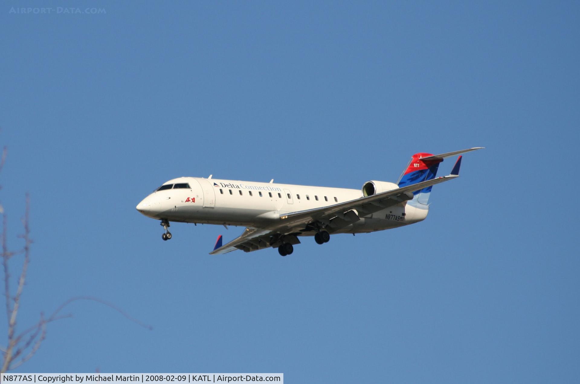N877AS, 2001 Bombardier CRJ-200ER (CL-600-2B19) C/N 7579, On final for Runway 26R