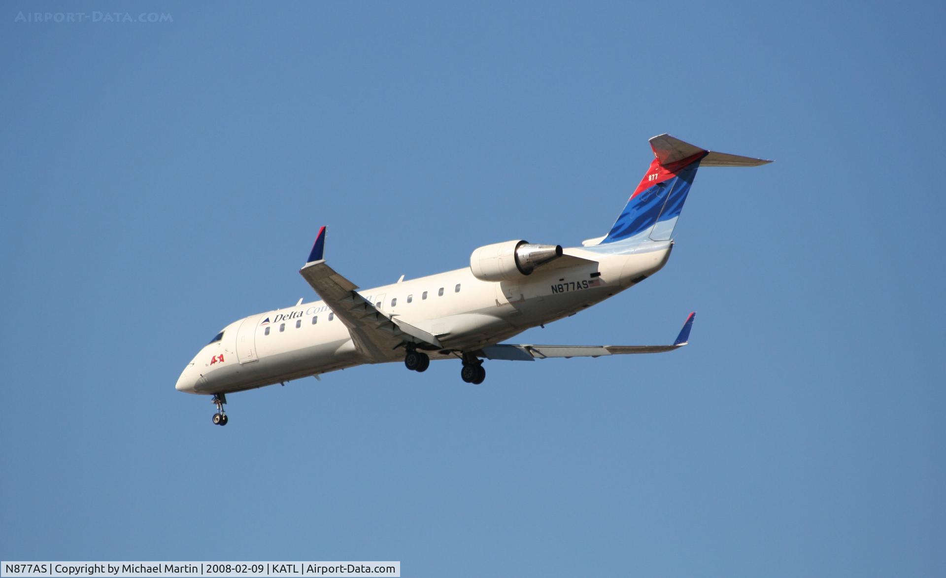 N877AS, 2001 Bombardier CRJ-200ER (CL-600-2B19) C/N 7579, Short Final for 26R