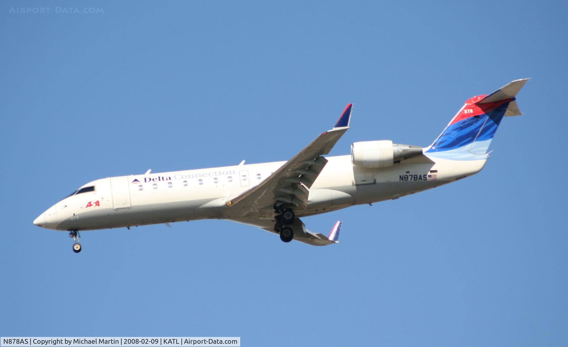 N878AS, 2002 Bombardier CRJ-200ER (CL-600-2B19) C/N 7590, On final for Runway 26R