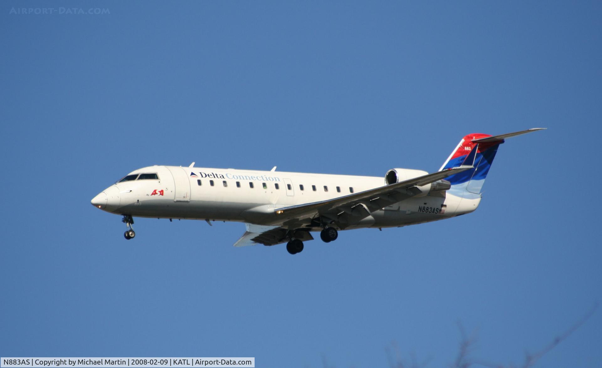N883AS, 2001 Bombardier CRJ-200ER (CL-600-2B19) C/N 7504, On final for Runway 26R