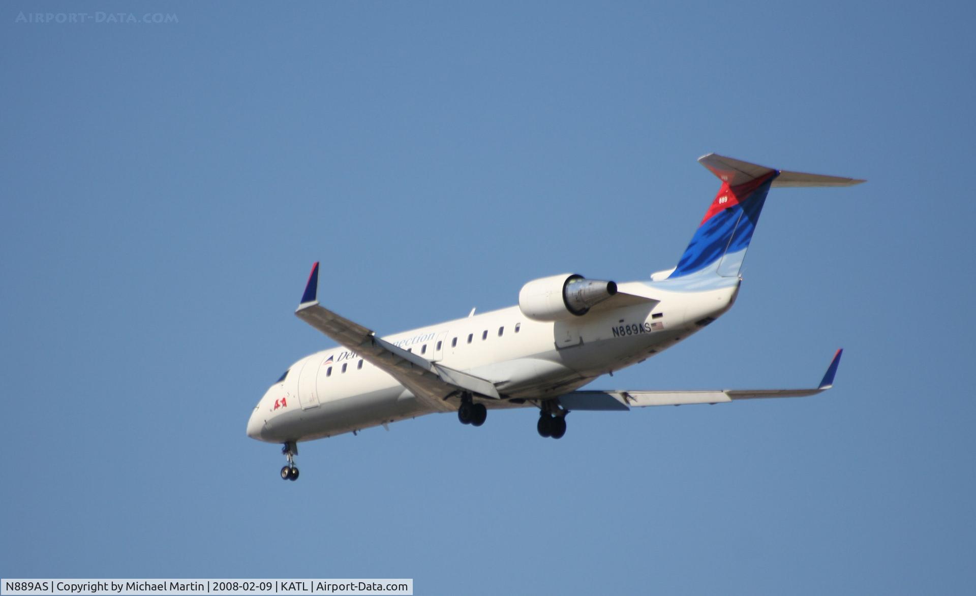 N889AS, 2001 Bombardier CRJ-200ER (CL-600-2B19) C/N 7538, Short Final for 26R