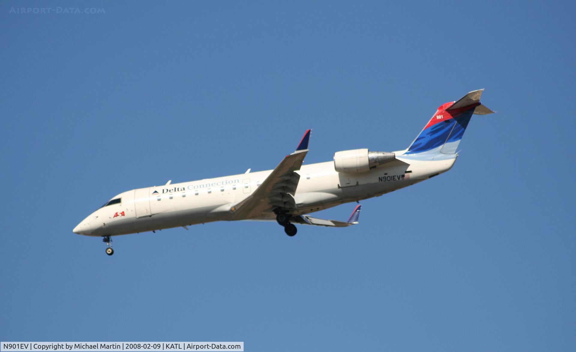 N901EV, 2002 Bombardier CRJ-200ER (CL-600-2B19) C/N 7616, Short Final for 26R