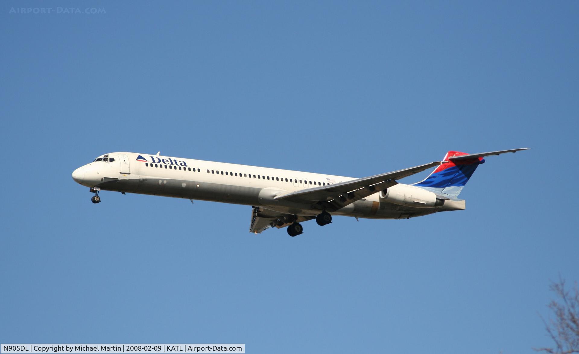 N905DL, 1987 McDonnell Douglas MD-88 C/N 49536, On final for Runway 26R