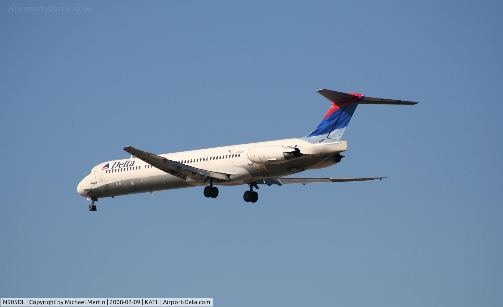 N905DL, 1987 McDonnell Douglas MD-88 C/N 49536, Short Final for 26R