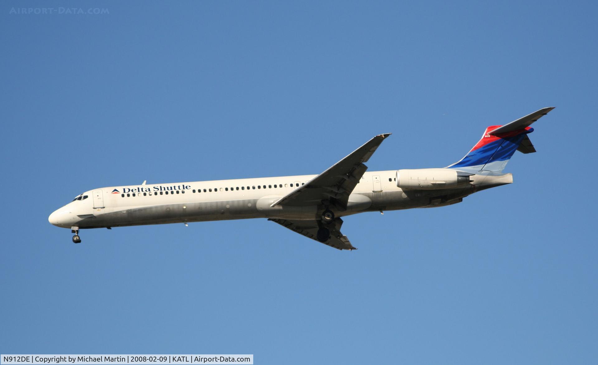 N912DE, 1992 McDonnell Douglas MD-88 C/N 49997, On final for Runway 26R