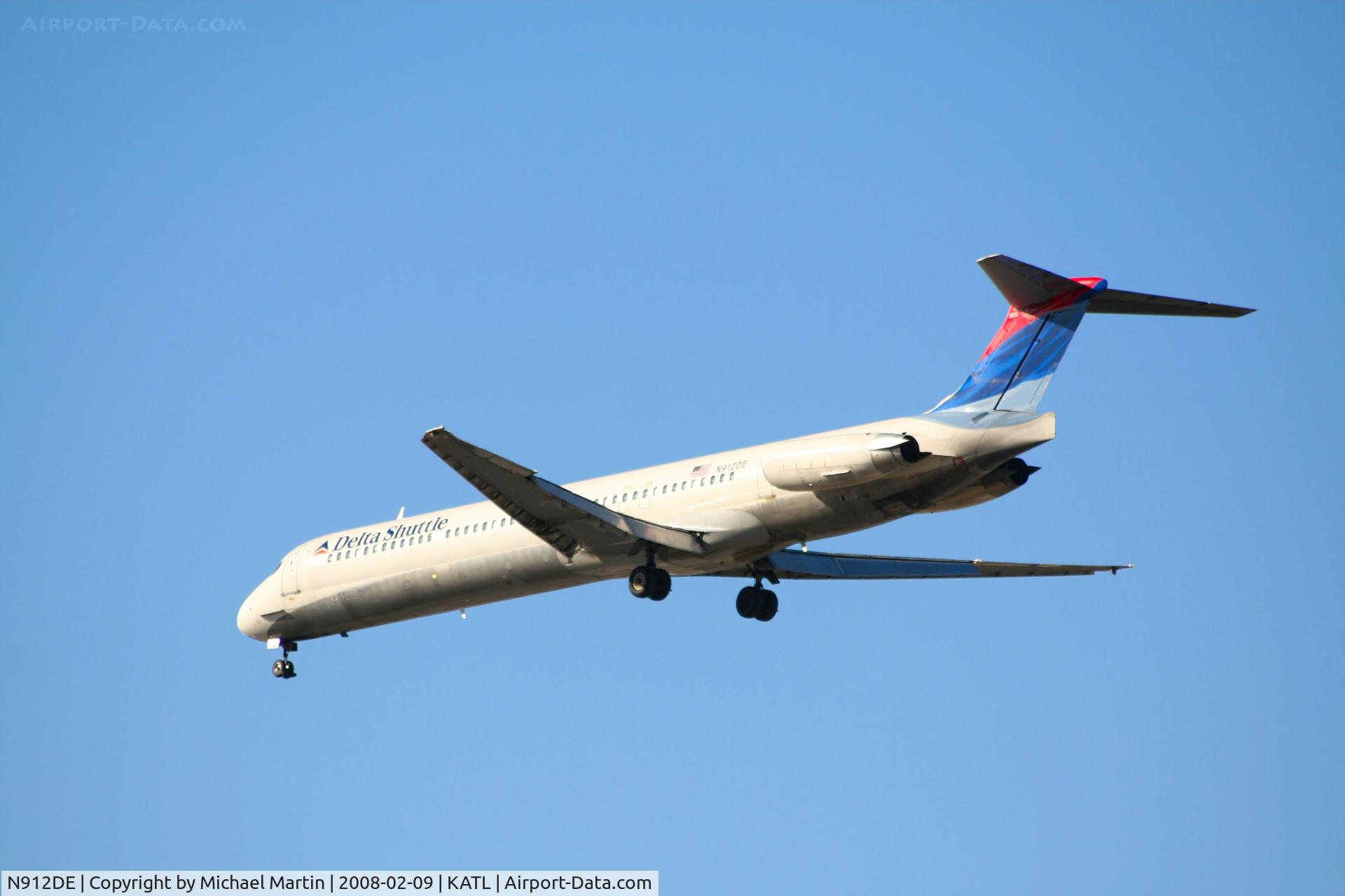 N912DE, 1992 McDonnell Douglas MD-88 C/N 49997, Short Final for 26R