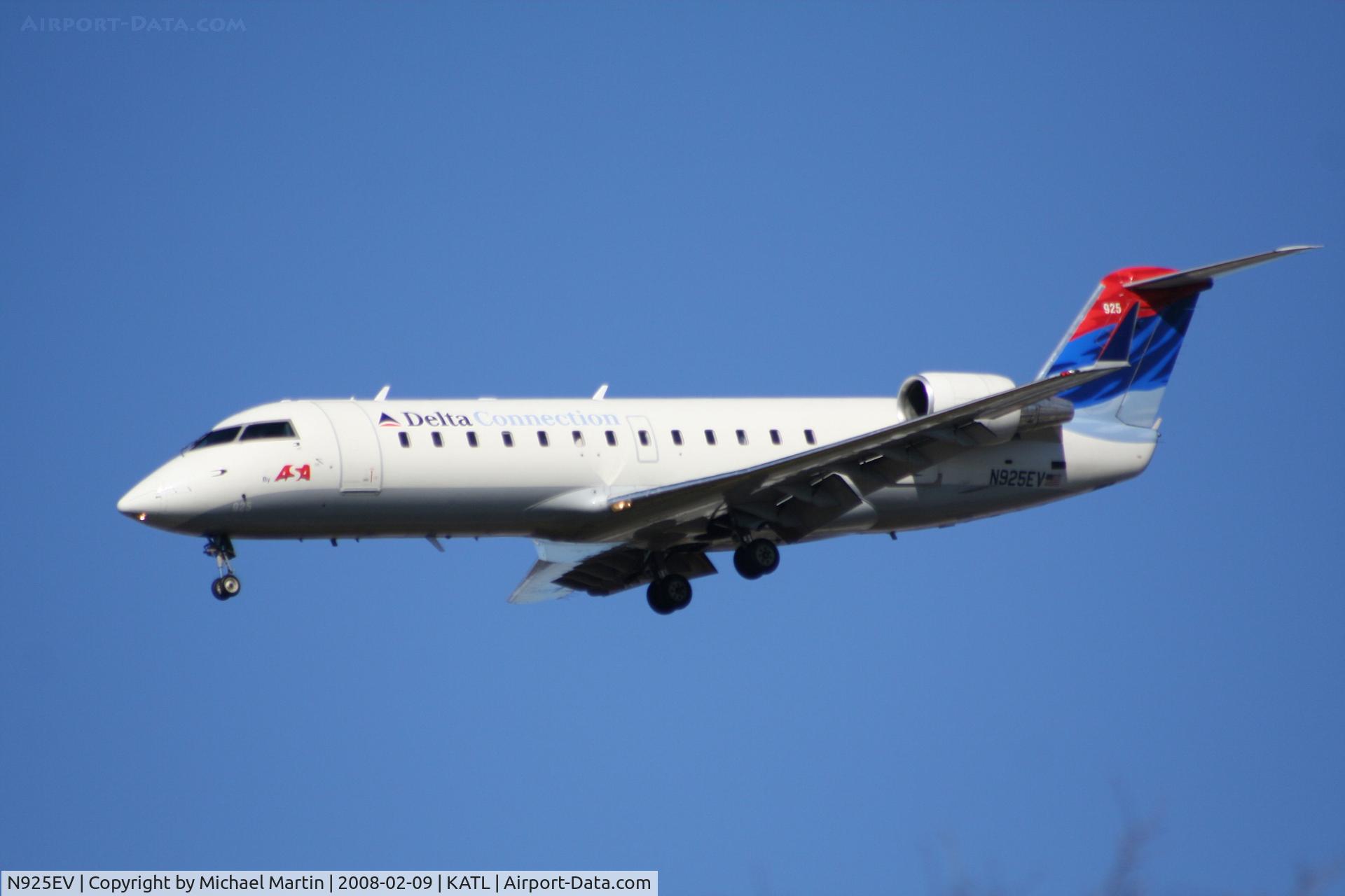 N925EV, 2003 Bombardier CRJ-200ER (CL-600-2B19) C/N 7831, On final for Runway 26R