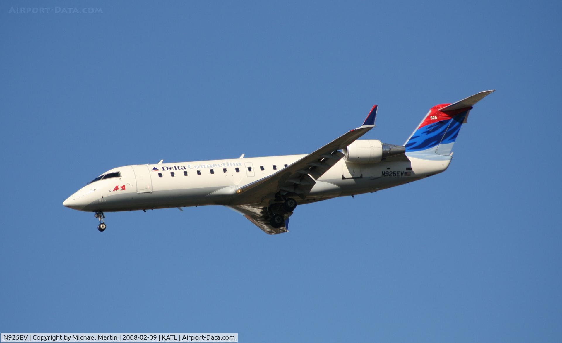 N925EV, 2003 Bombardier CRJ-200ER (CL-600-2B19) C/N 7831, On final for Runway 26R