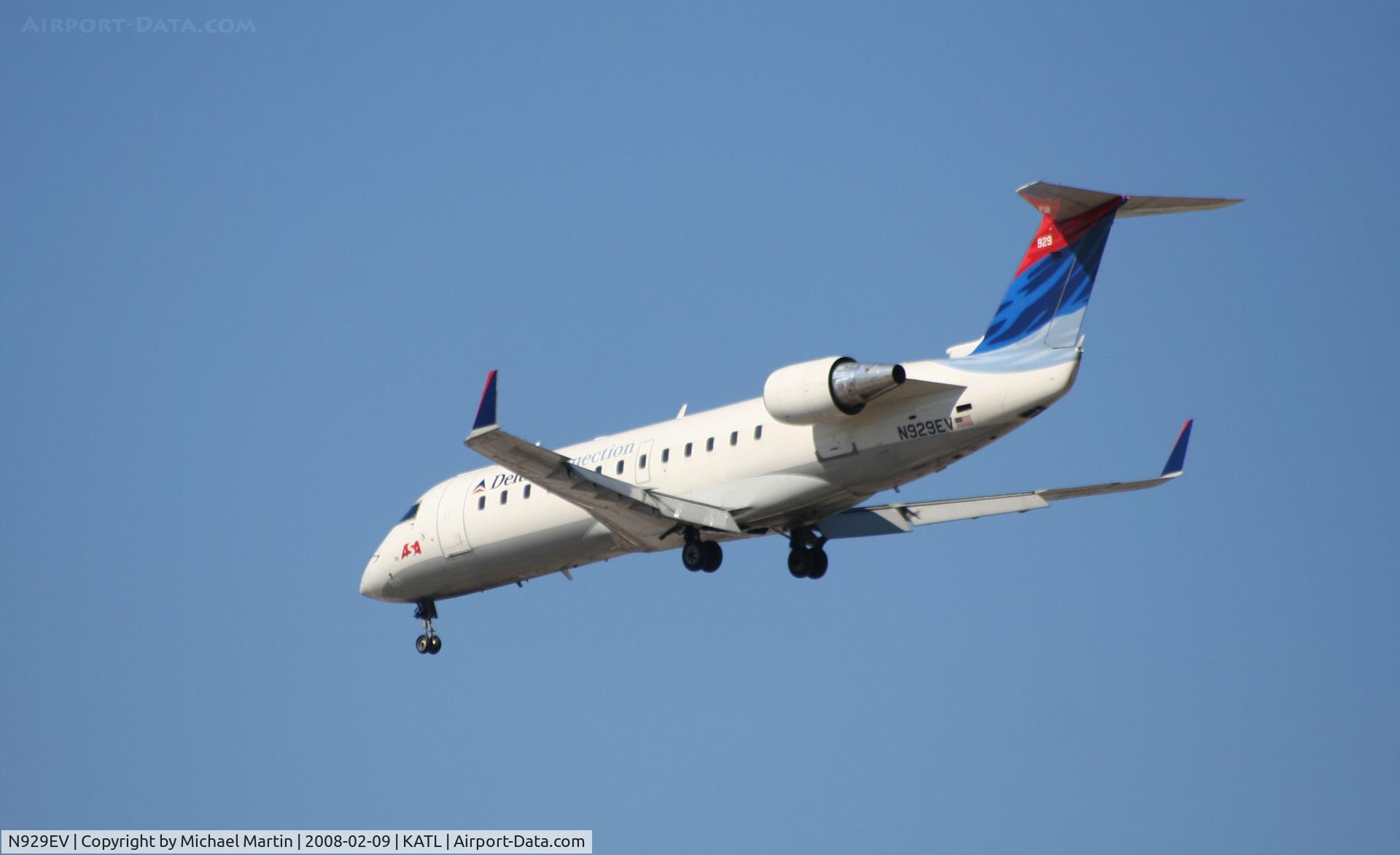 N929EV, 2004 Bombardier CRJ-200ER (CL-600-2B19) C/N 8007, Short Final for 26R