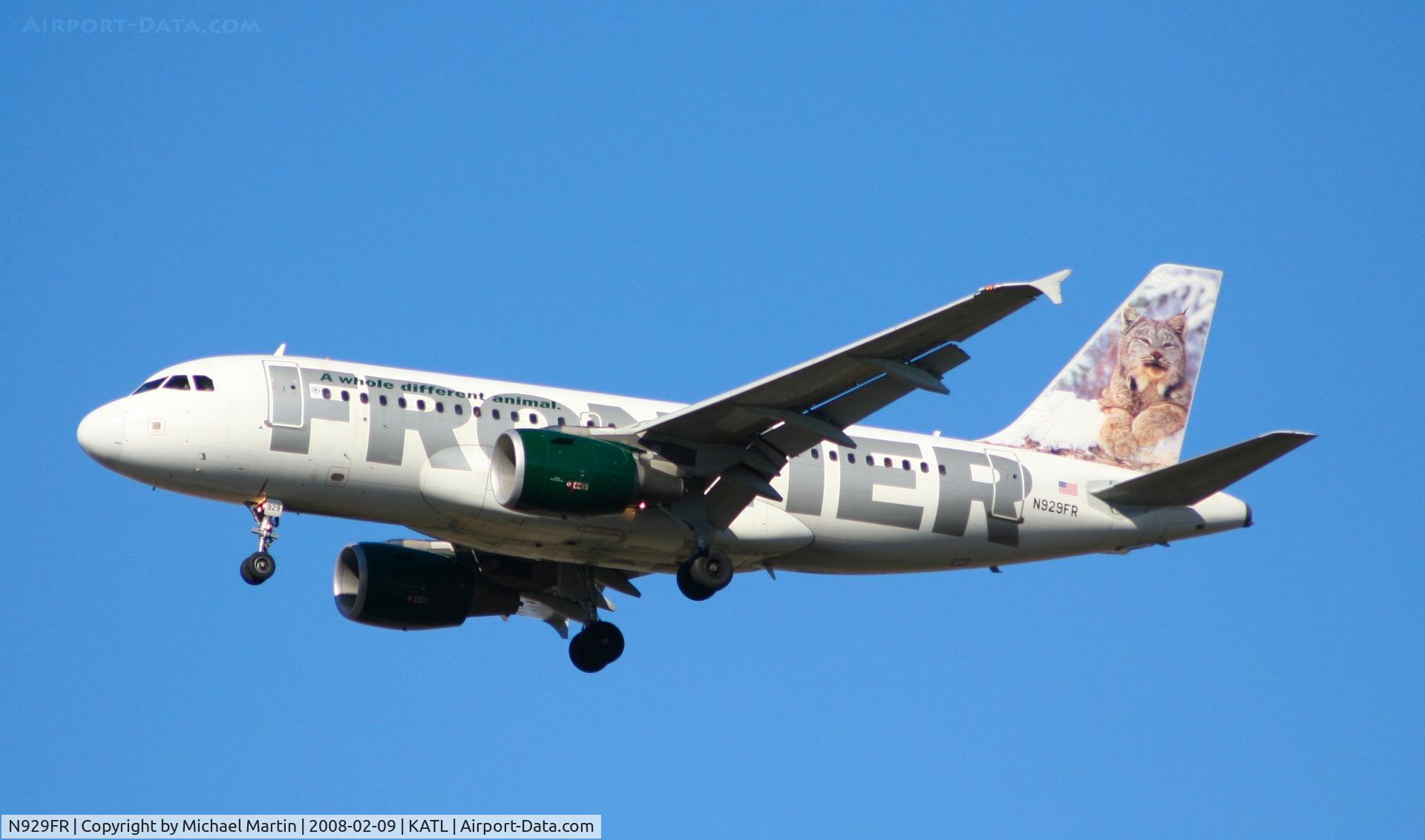 N929FR, 2004 Airbus A319-111 C/N 2240, On final for Runway 26R