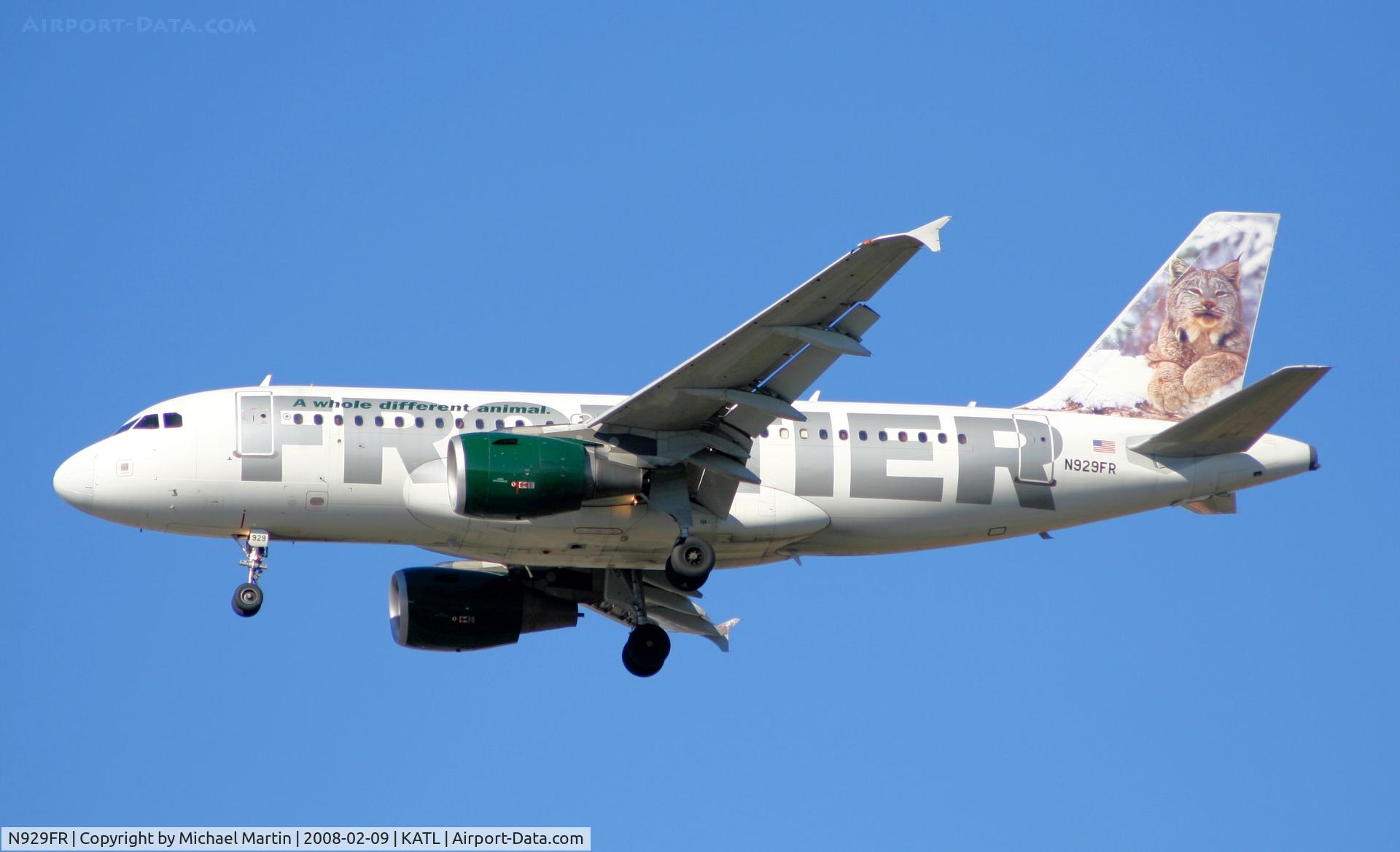 N929FR, 2004 Airbus A319-111 C/N 2240, On final for Runway 26R